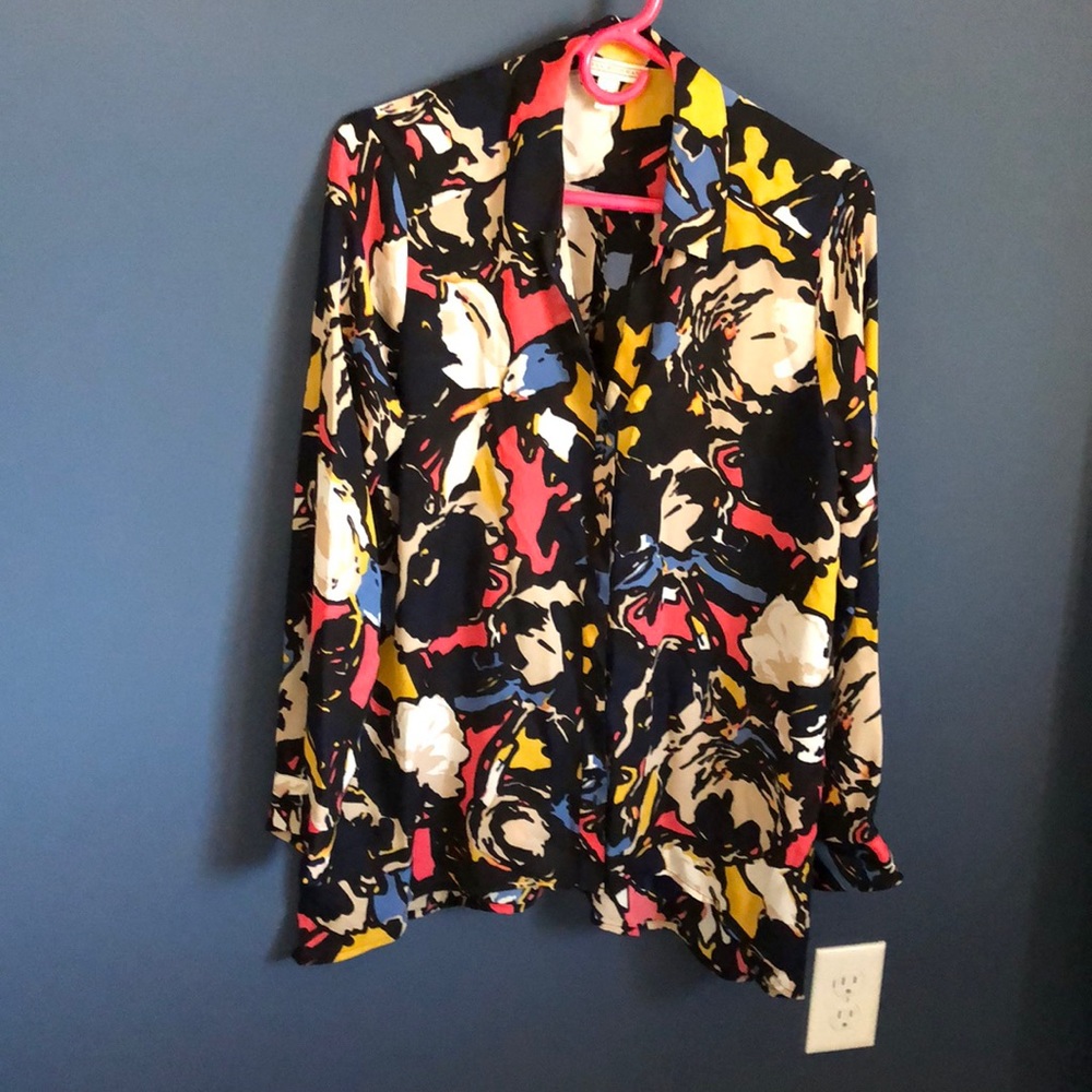 Multi colored sheer perfection in a blouse 🌈